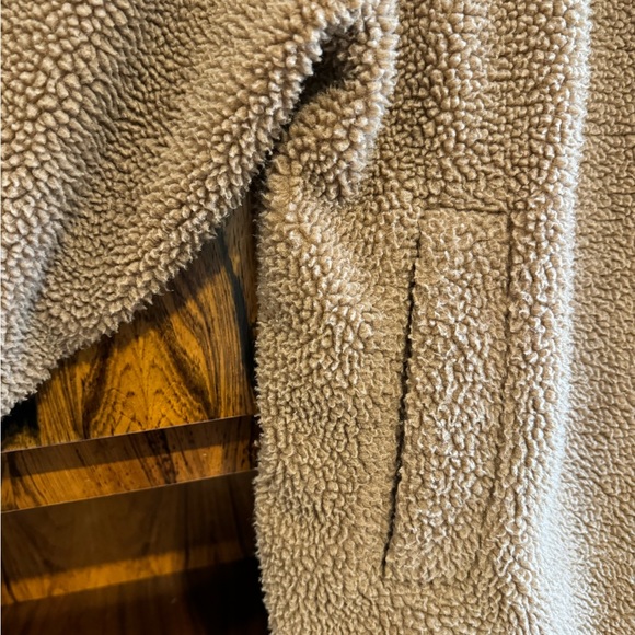 Ali Golden Shearling shacket - Picture 4 of 7